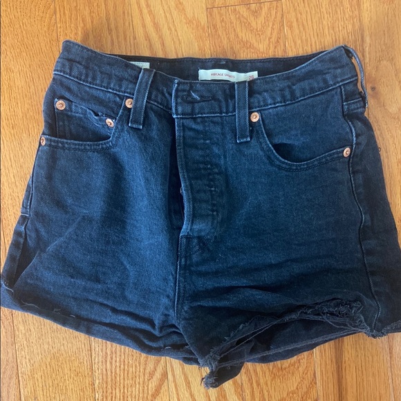 Levi Women's Denim Shorts - Picture 1 of 3